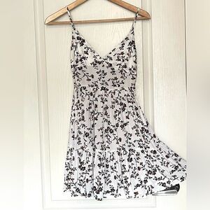 Zaful White Floral V-Neck Tiered Mini Cami Dress Sz S Boho Cottagecore Vacation